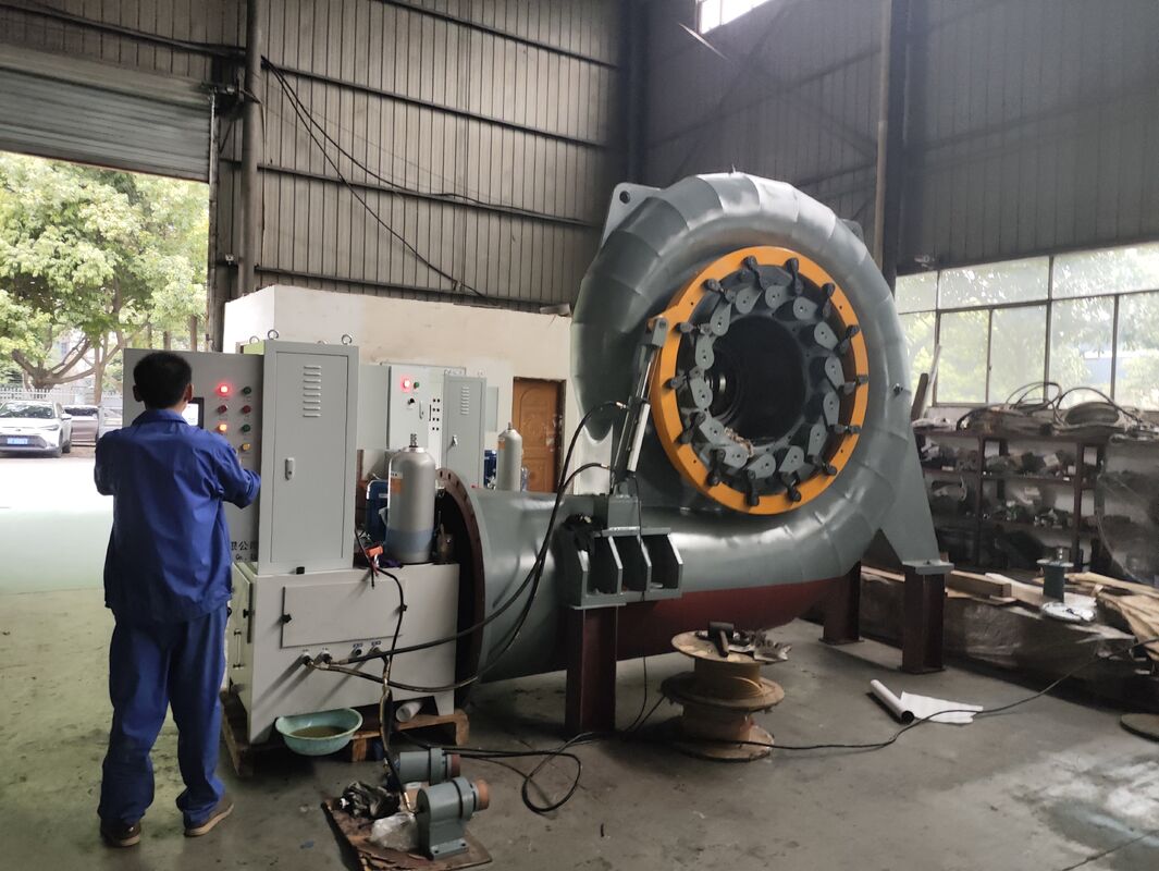 Gerador de turbina de água adaptado para usinas hidrelétricas e aplicações industriais
