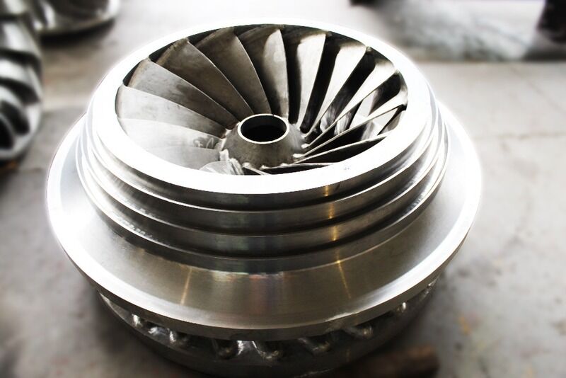 Diâmetro 200 mm Turbina de Pelton de cabeça alta, incluindo sistema de excitação estática ou sem escovas, concebida para energia hidroelétrica