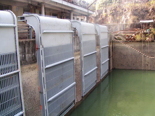 Máquina de limpeza de prateleiras de lixo OEM com espessura de 4,5 a 16 mm e intervalo de grade de 0,39 a 15 mm para manutenção da entrada de água