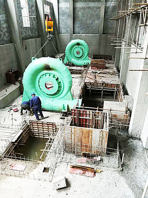 Gerador de turbina de água vertical de potência 200KW-20MW Controle automático Cor personalizada