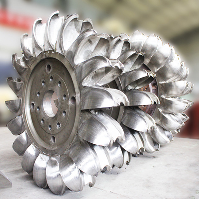 Gerador de turbina de energia hidrelétrica Pelton 100kw-50mw IP54 Brushless/Thyristor 5-50t Peso